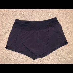 size 6 black speed up lulu lemon shorts